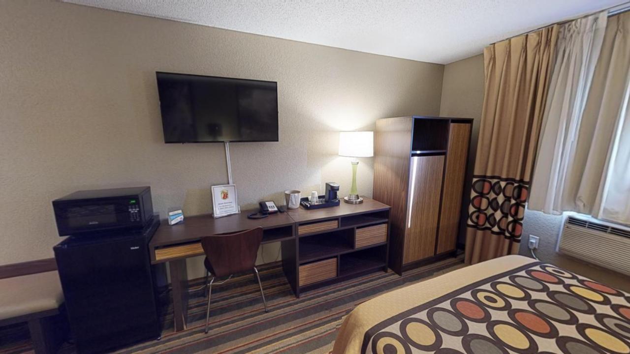 Super 8 By Wyndham Glencoe Hotel Exterior photo